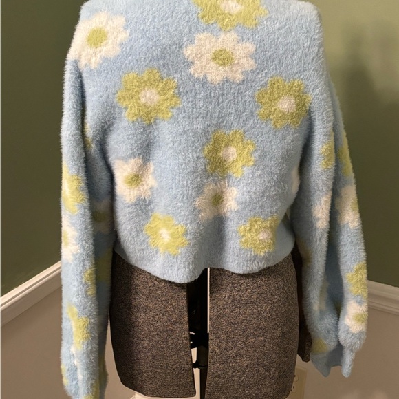 🌼Kendall & Kylie🌼 Fuzzy Flower Cardigan - Picture 3 of 4